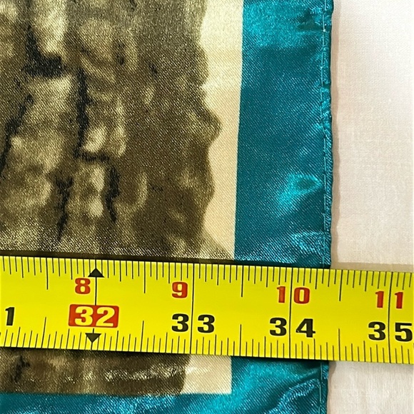 2238- Women’s Peacock Print Scarf 100% Polyester NWT - Picture 5 of 8